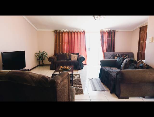 3 BEDROOM FREEHOLD FOR SALE IN MONTFORD